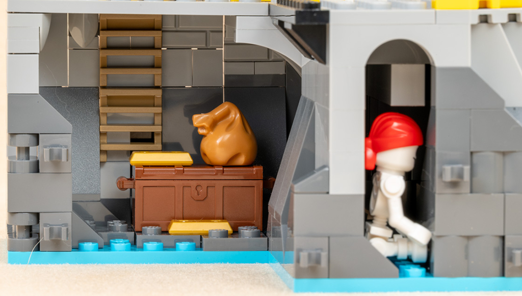 Eldorado Fortress LEGO set - hidden treasure and skeleton